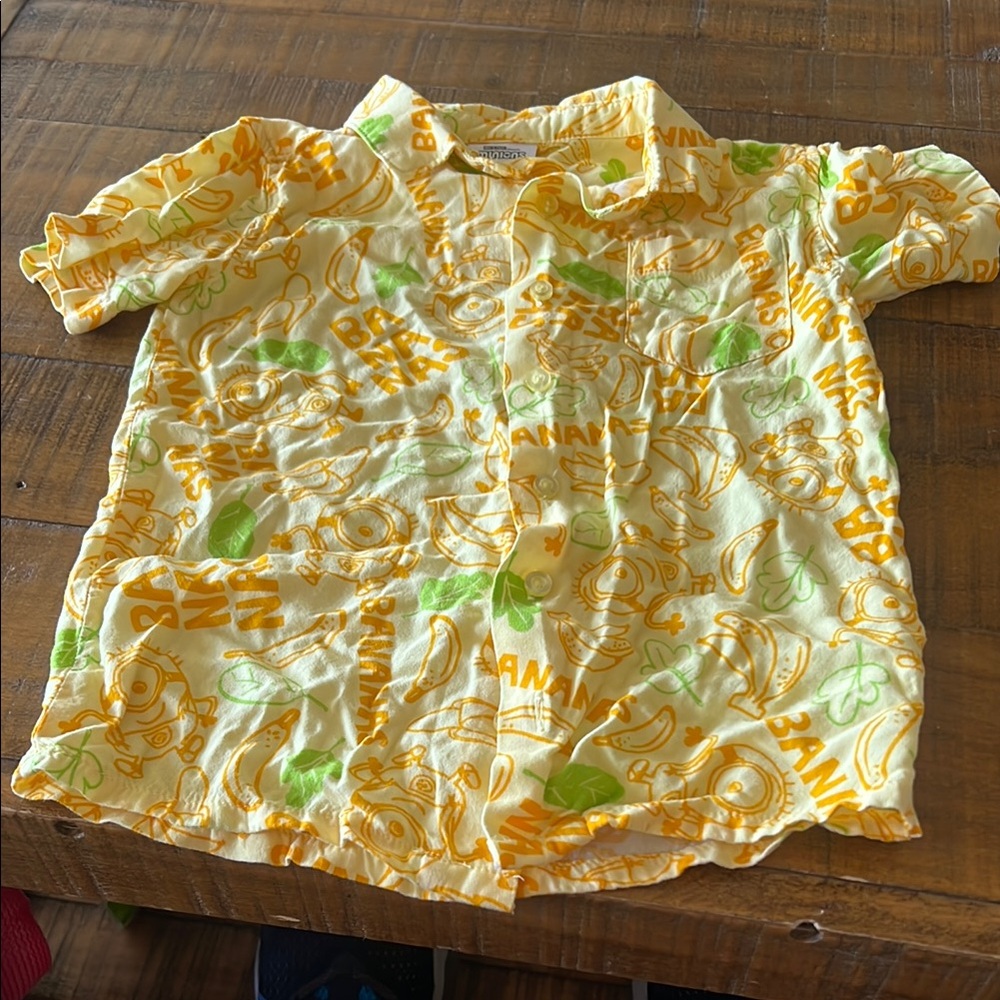 Minions button down top sz 6 NWOT